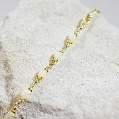 セラフィナ – ゴールドメッキ スターリングシルバー ホワイトオパール フラワーブレスレット 1