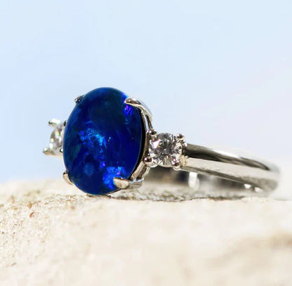 Vada II – スターリングシルバー ブルートリプレットオパールリング 2